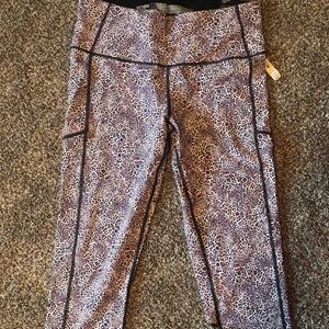 Victoria’s Secret knockout leggings NWT Capri